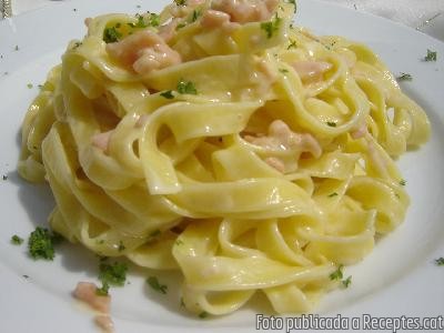 Tagliatelle al salmó amb caviar