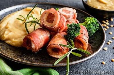 Recepta de cuina de Talls de vedella, amb salsa de ceba i vi