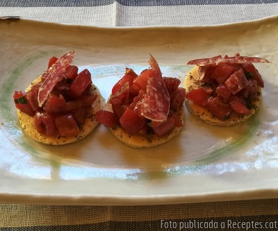 Recepta de cuina de Tàrtar de tomàquet i llonganissa