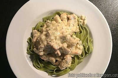 Recepta de cuina de Tires de pit de gall dindi a la salsa d'all
