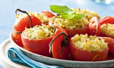 Recepta de cuina de Tomàquets al forn, farcits amb pasta