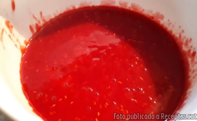 Recepta de cuina de Torre de pavlova de fruites vermelles