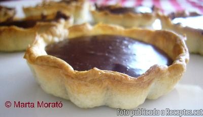 Tartaletes farcides de ganatxé de xocolata