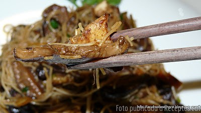 Recepta de cuina de Wok de fideus xinesos d'arròs amb shitake