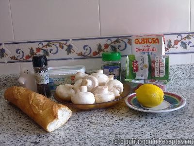 Recepta de cuina de Xampinyons farcits de patata i coronats amb mini-ous