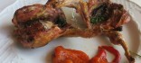 Guatlles a la brasa amb pebrot vermell escalivat