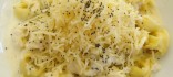 Tortellini farcits de carn amb salsa de formatge
