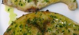Peix espasa a la planxa amb emulsió d’all i julivert