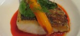 Lluç fregit amb pebrot vermell escalivat