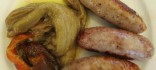 Trio de botifarres ( roquefort ,pebre verd i pebrot escalivat ) amb escalivada