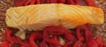 Llom de salmó amb pebrot vermell escalivat