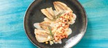 Filets de perca amb salsa al pastís i verdures de primavera