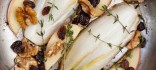Endívia belga fregida amb pomes i fruits secs