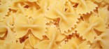 Farfalle amb xixorrites i olives negres