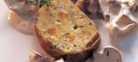 Terrina de vedella amb gruyère i salsa de xampinyons