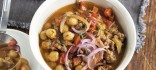 Olla de cigrons amb pebrots i carn picada
