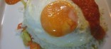 Tomàquet amb ceba i ous ferrats (Autentica recepta de València)