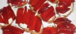 Torradetes amb pebrot confitat