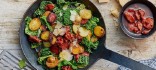 Paella de patates amb col, xoriço i formatge Sbrinz