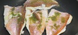 Pagre a la planxa amb salsa d'herbes aromàtiques