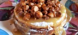 Foto de la recepta Pastís de formatge amb salsa de caramel i macadàmies