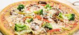 Pizza vegetal amb massa d'espinacs