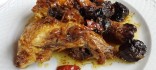 Pollastre de pagès rostit amb prunes