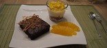 Postres en got amb Amarettini, crema fresca i fruita