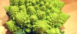 Romanesco al vapor amb patates i mongetes verdes