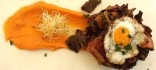 Timbal de rovellons, camagrocs i rossinyols amb parmentier de moniato i ou de guatlla