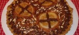 Tortada dos textures, amb melmelada amarga de taronja, pinyons i fil de xocolata